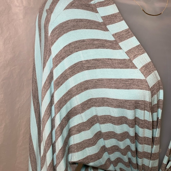 NWOT Medium Honeydew Intimates Lace Trim Striped Robe Gray / Mint - Picture 3 of 15